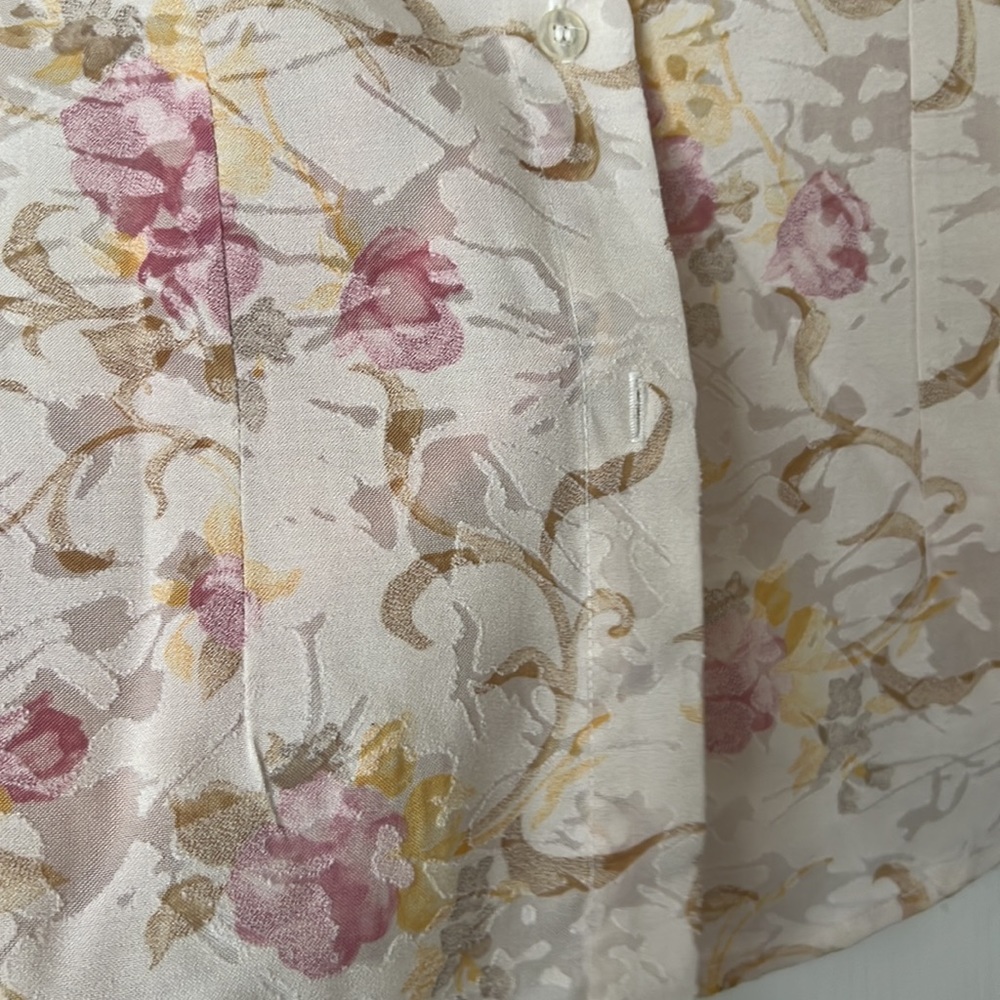 FLORAL SLEEVELESS TOP - Picture 2 of 2